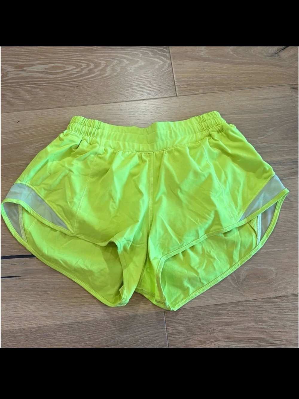 Lululemon Women's highlighter yellow Shorts Hotty Hot shirts 2.5 size 6